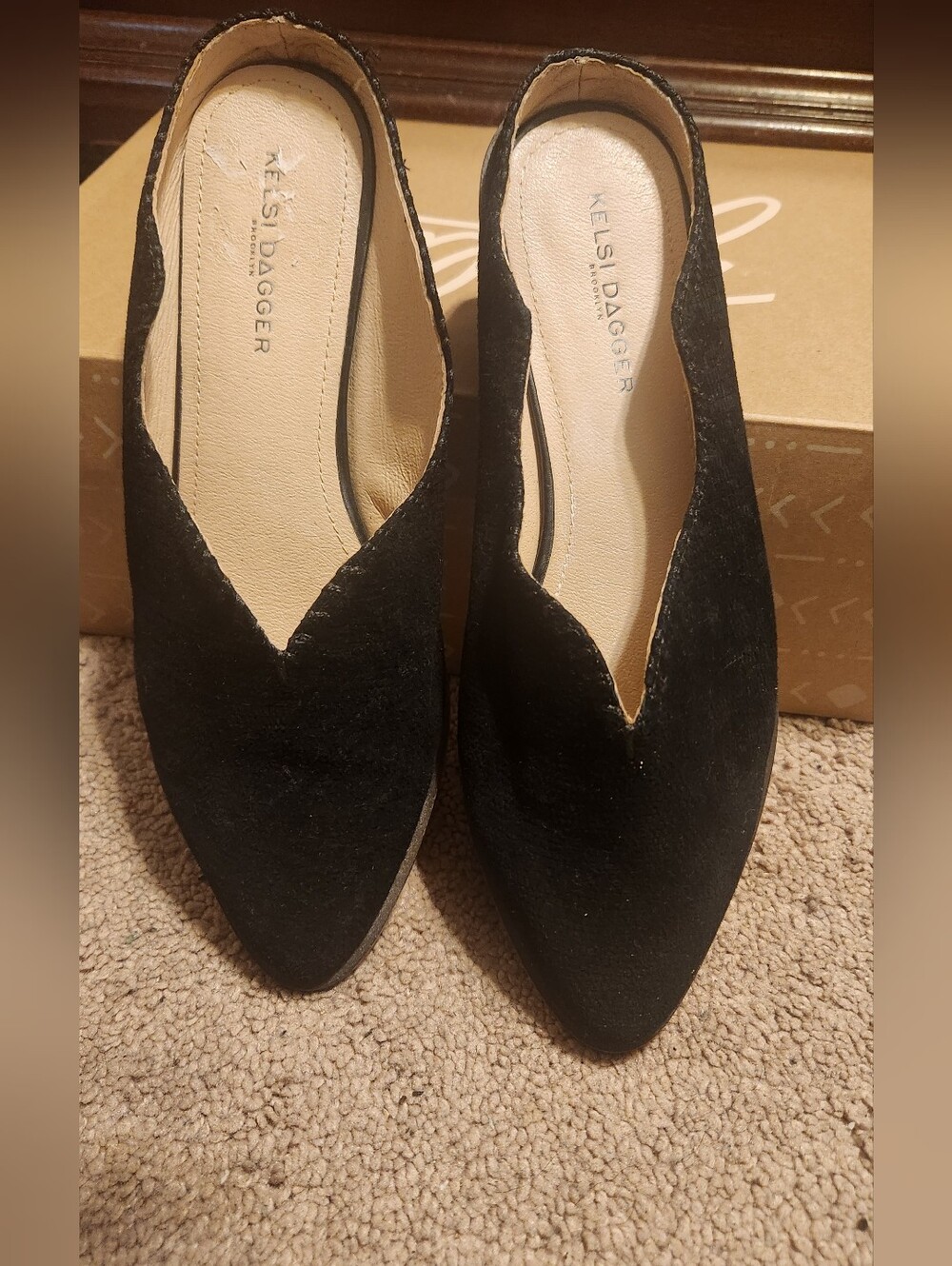 Kelsi Dagger Black Suede V‑Cut Pointed Flats
